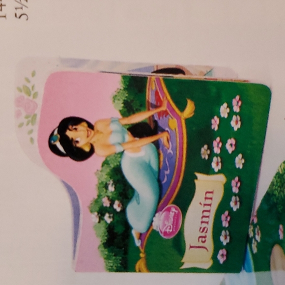 8 Disney Princess Hardcover Books in Spanish, comes with a carrier. New - Picture 3 of 6